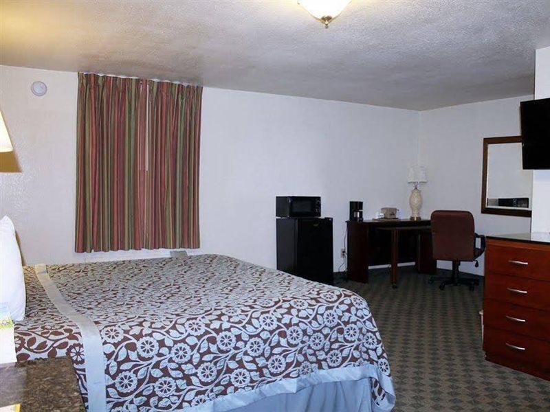 Rose City Inn & Suites Tyler Exterior foto